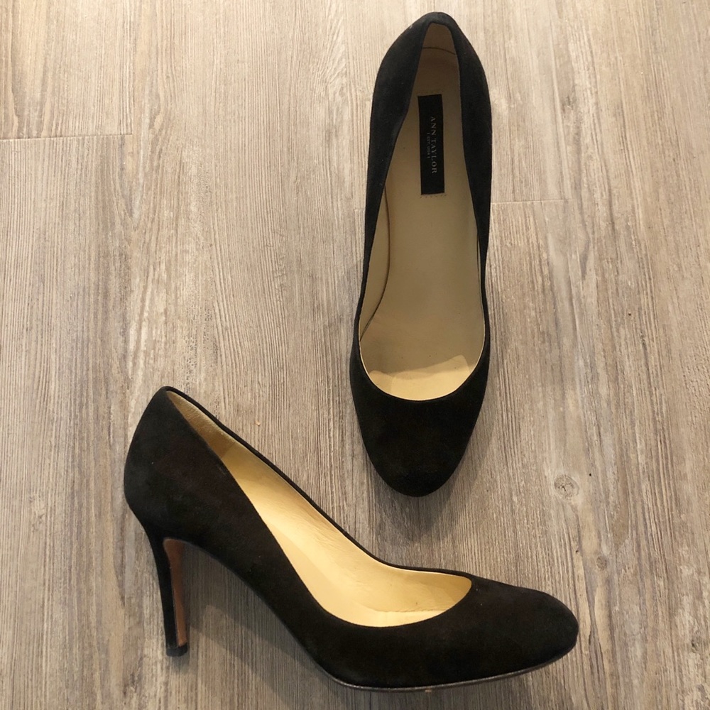 Ann Taylor Black Suede Classic Pumps